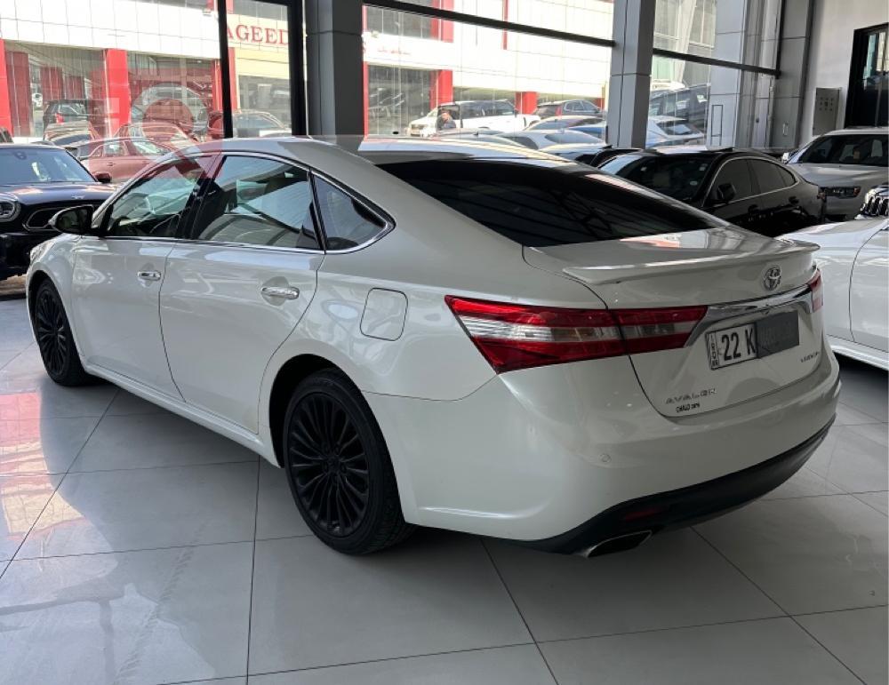 تويوتا أفالون